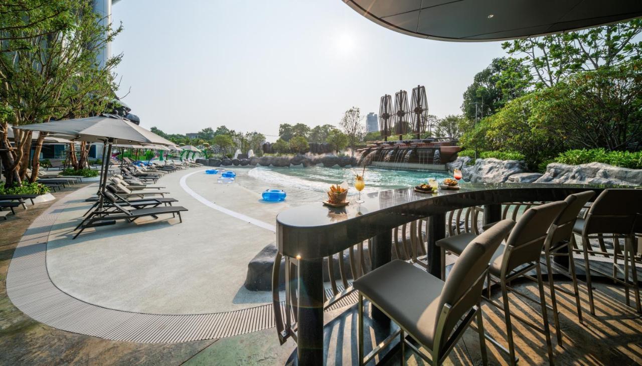 Grande Centre Point Space Pattaya Εξωτερικό φωτογραφία The pool at the hotel