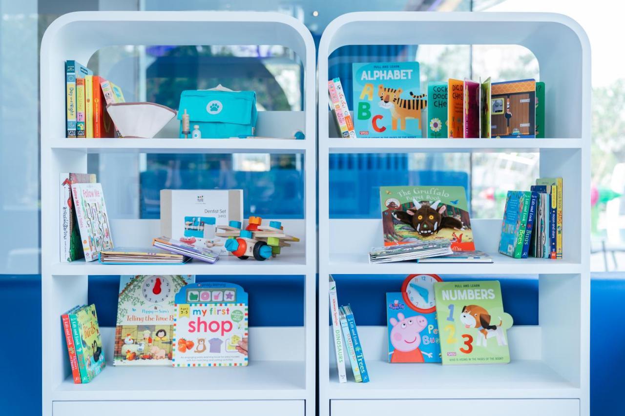 Grande Centre Point Space Pattaya Εξωτερικό φωτογραφία Children's books at a library