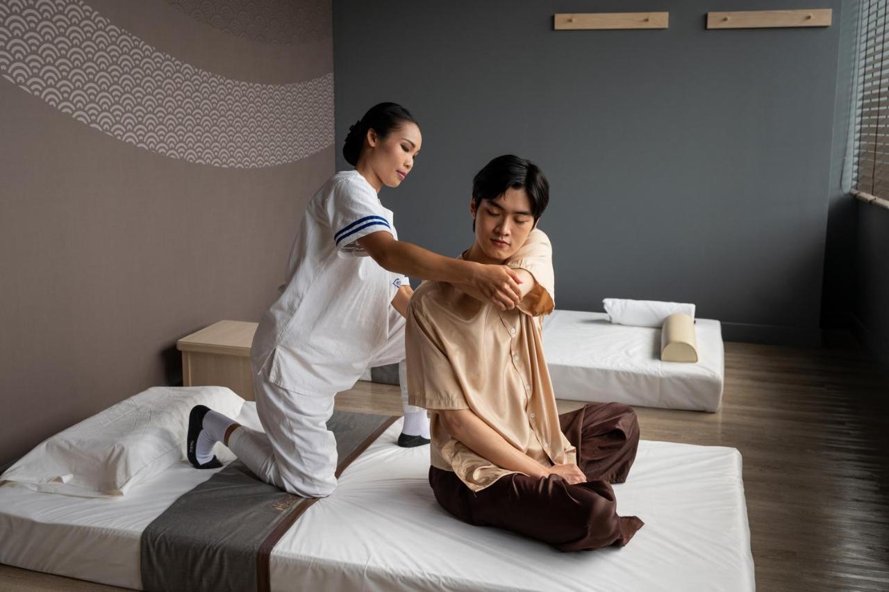 Grande Centre Point Space Pattaya Εξωτερικό φωτογραφία Thai massage
