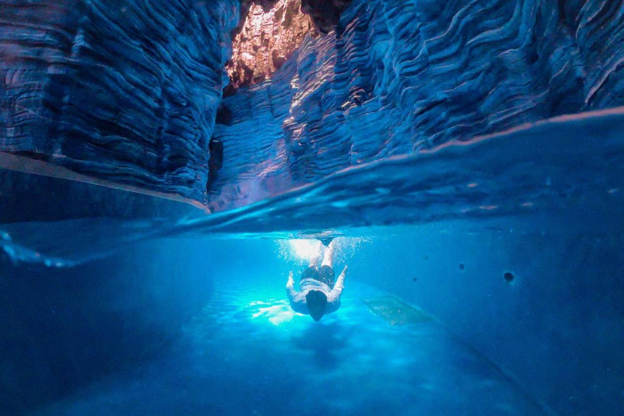 Grande Centre Point Space Pattaya Εξωτερικό φωτογραφία Cave diving