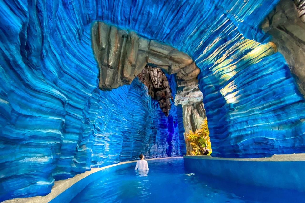 Grande Centre Point Space Pattaya Εξωτερικό φωτογραφία The Blue Grotto